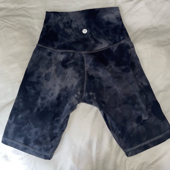 Lulu lemon shorts, 8inch, high rise. - Picture 3 of 4